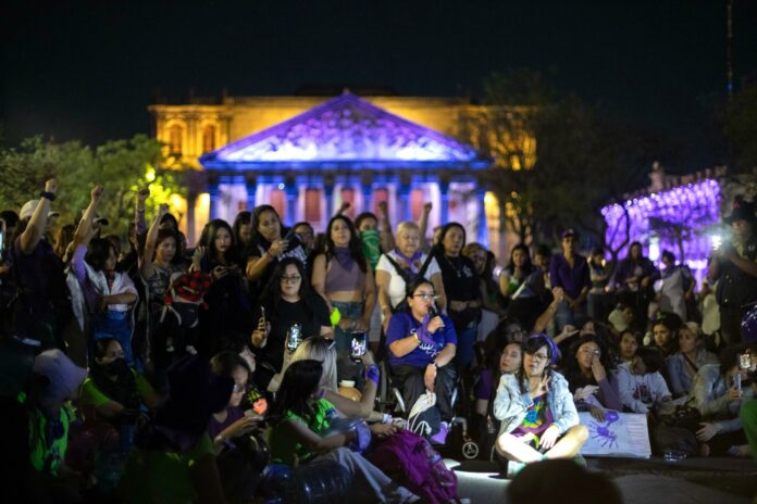 Miles de mujeres alzan la voz en Guadalajara en el 8M 2025