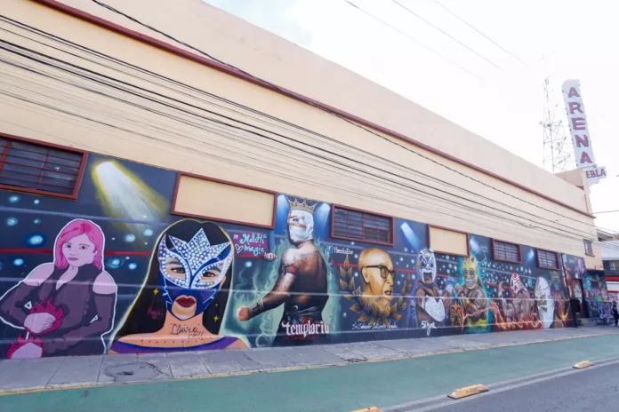 Inauguracion-Mural-Arte-Lucha-en-la-Arena-Puebla Fotografía tomada de "Diario Cambio"