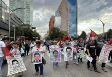 Padres de Ayotzinapa rechazan versión sobre 20 bolsas con restos Madres y padres de los 43 normalistas exigen a Claudia Sheinbaum verdad y justicia a 11 años de Ayotzinapa