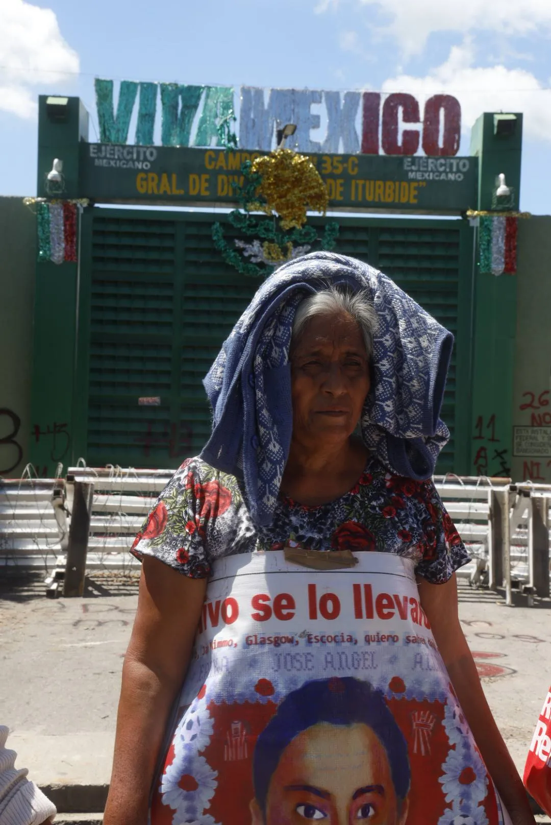 Familias de los 43 vuelven a acusar al Ejército en el antiguo 27 Batallón: “Nos deben 800 folios”