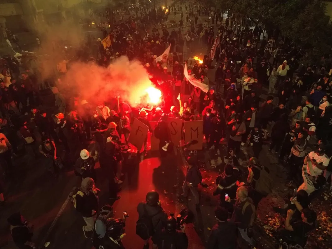 552310953_18396057400143632_8376528238321259434_n Jóvenes peruanos exigen la renuncia de Dina Boluarte y rechazan la Ley 32123 en la Marcha Nacional