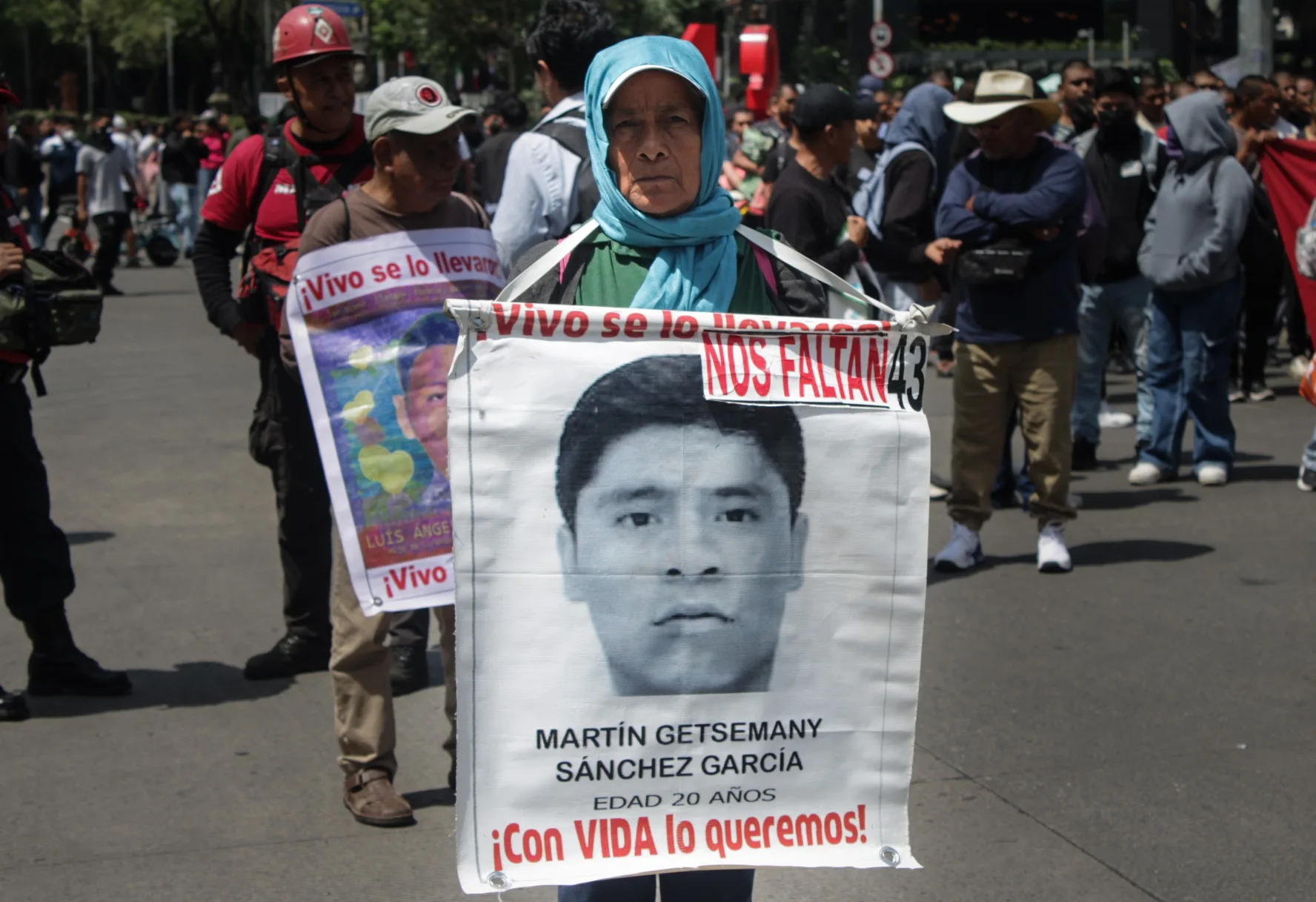 Ayotzinapa: familias exigen a la SRE la extradición de Tomás Zerón y Ulises Bernabé