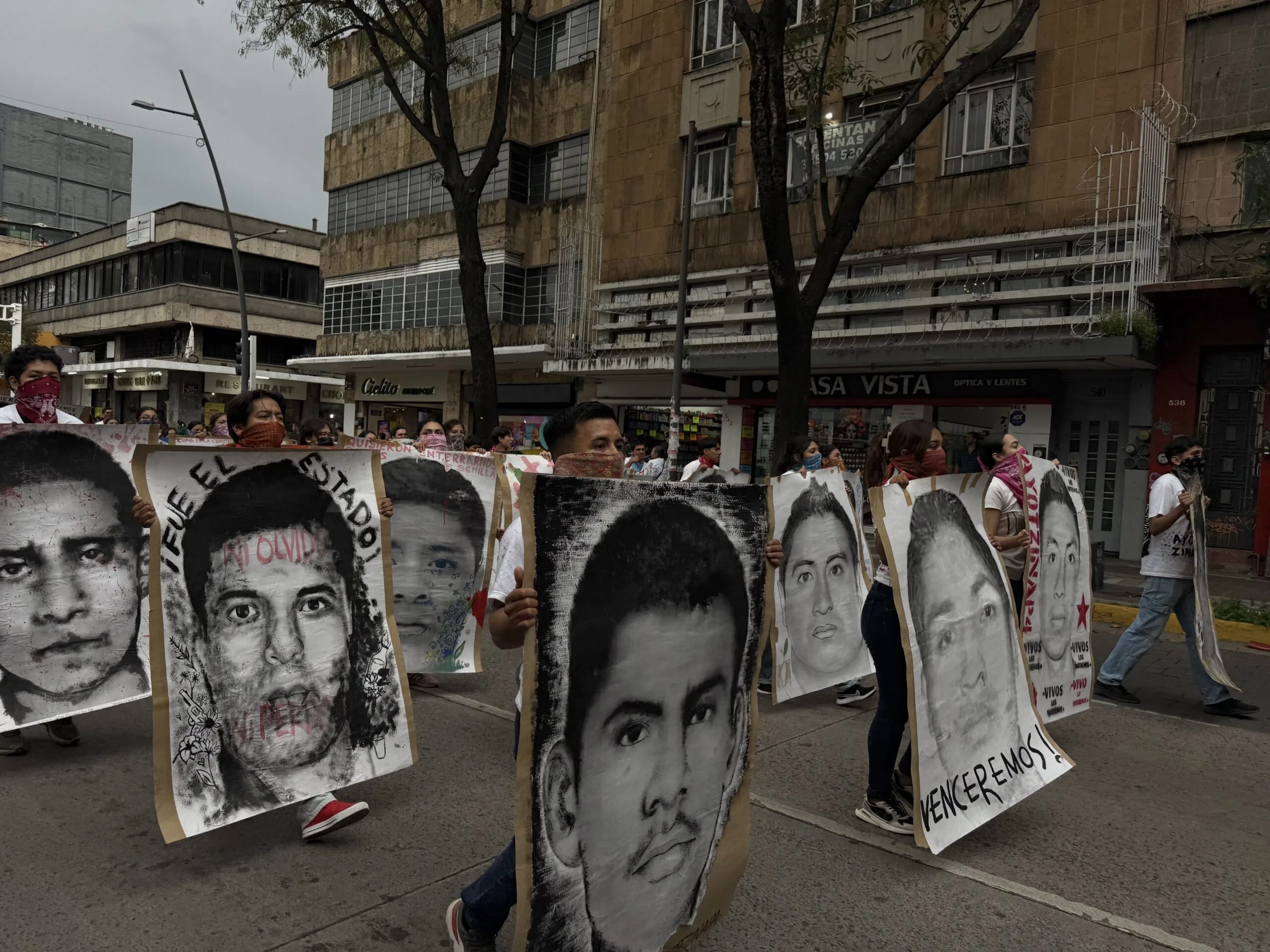 A 11 años, normalistas de Jalisco marchan para exigir justicia para los 43