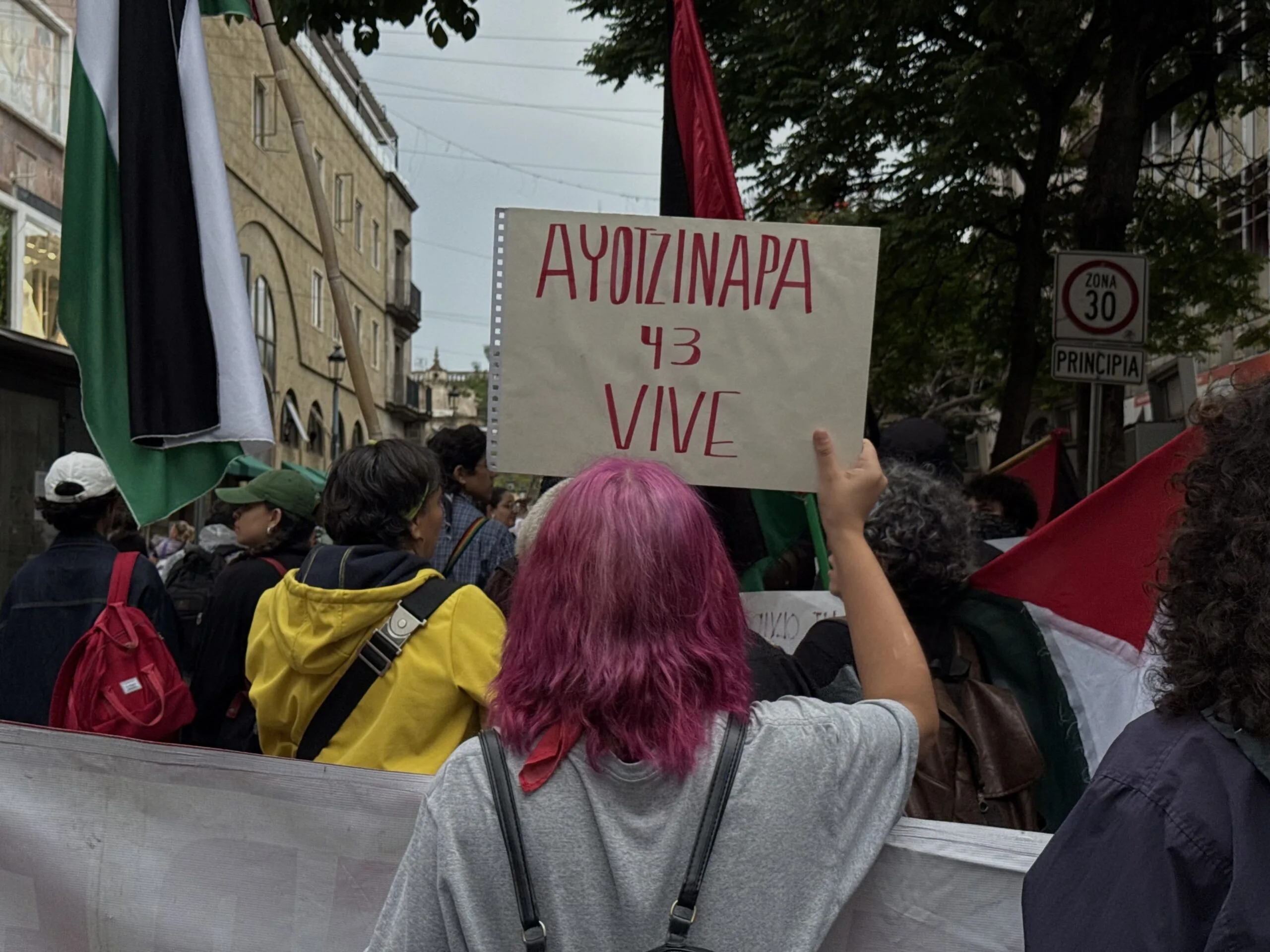 A 11 años, normalistas de Jalisco marchan para exigir justicia para los 43