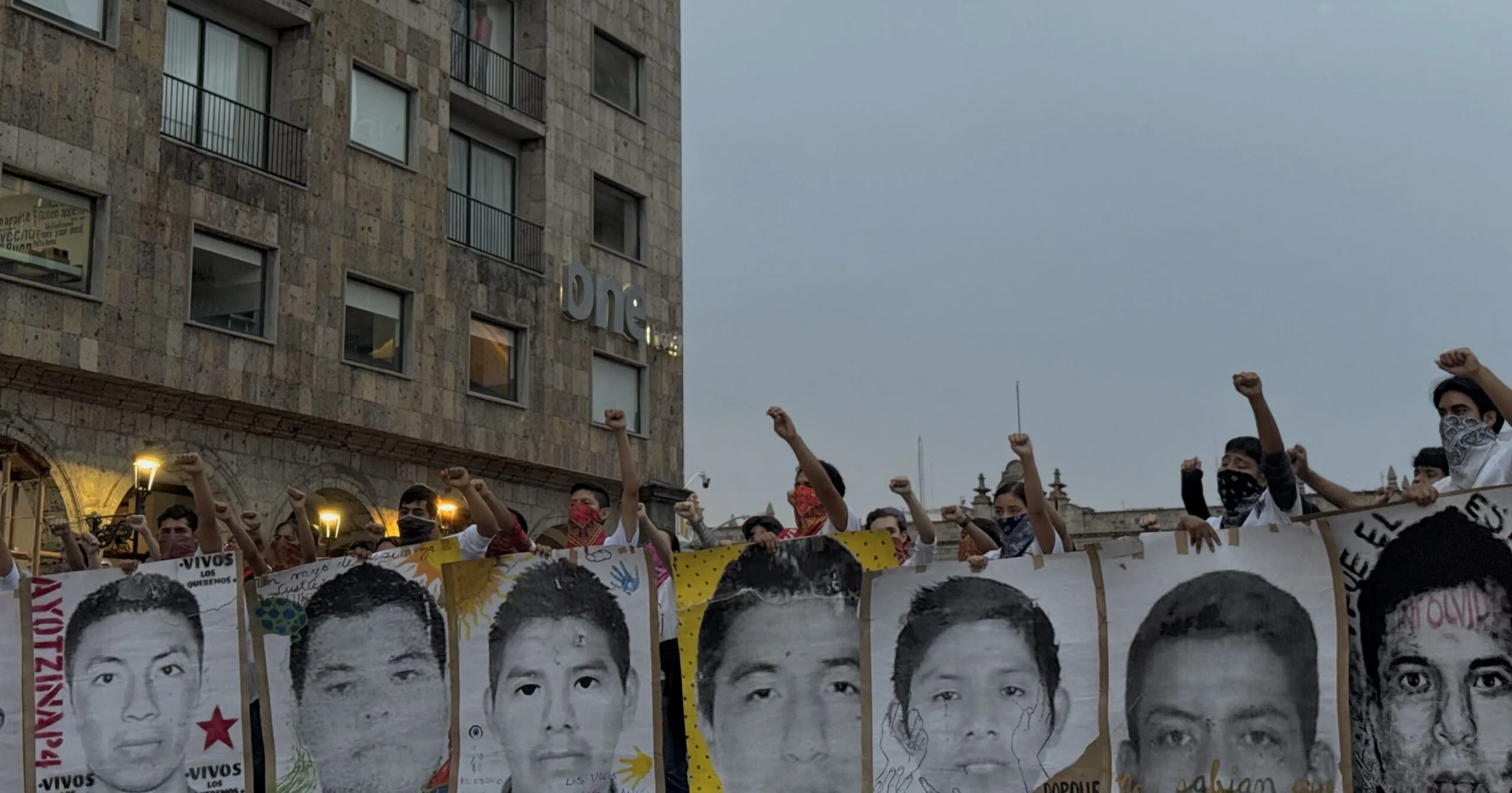 A 11 años, normalistas de Jalisco marchan para exigir justicia para los 43