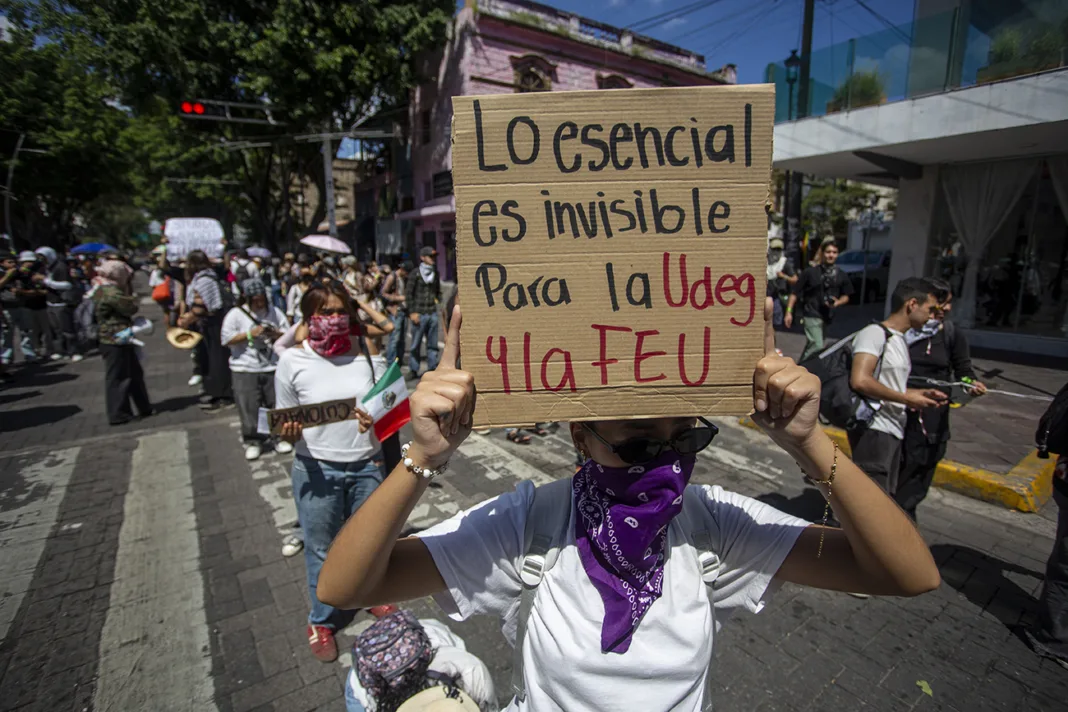 _MG_3820 Estudiantes de la UdeG marchan y exigen reforma a la Ley Orgánica, gratuidad plena y desconocimiento de la FEU