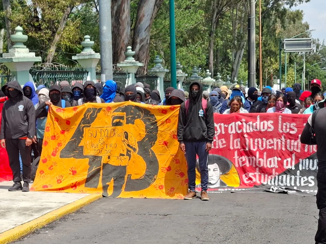 Mitin frente al Campo Militar No. 1: reclaman entrega de “800 folios” del caso Ayotzinapa