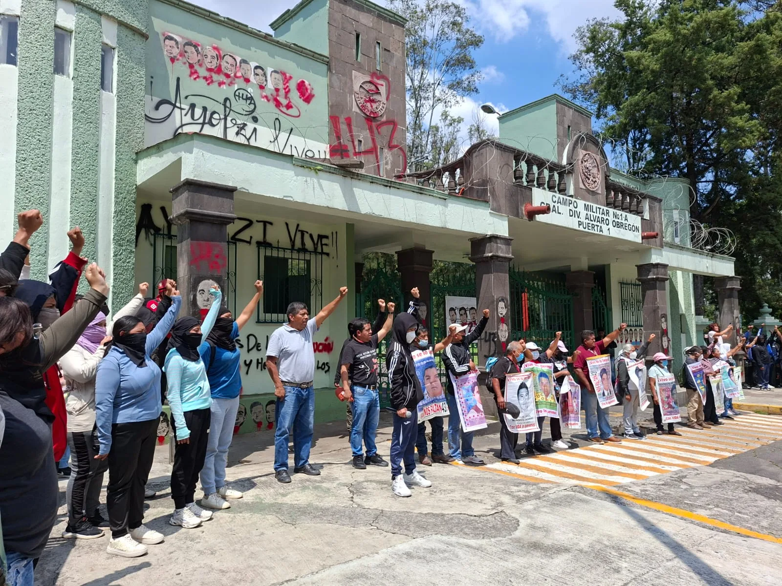 Mitin frente al Campo Militar No. 1: reclaman entrega de “800 folios” del caso Ayotzinapa