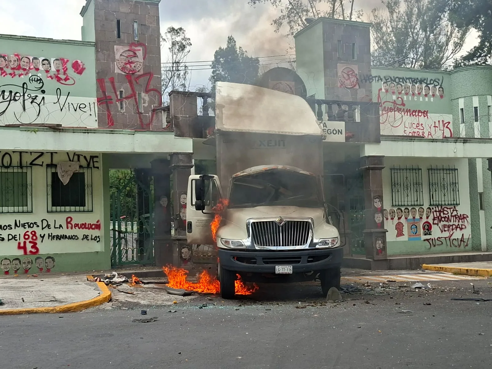 Mitin frente al Campo Militar No. 1: reclaman entrega de “800 folios” del caso Ayotzinapa