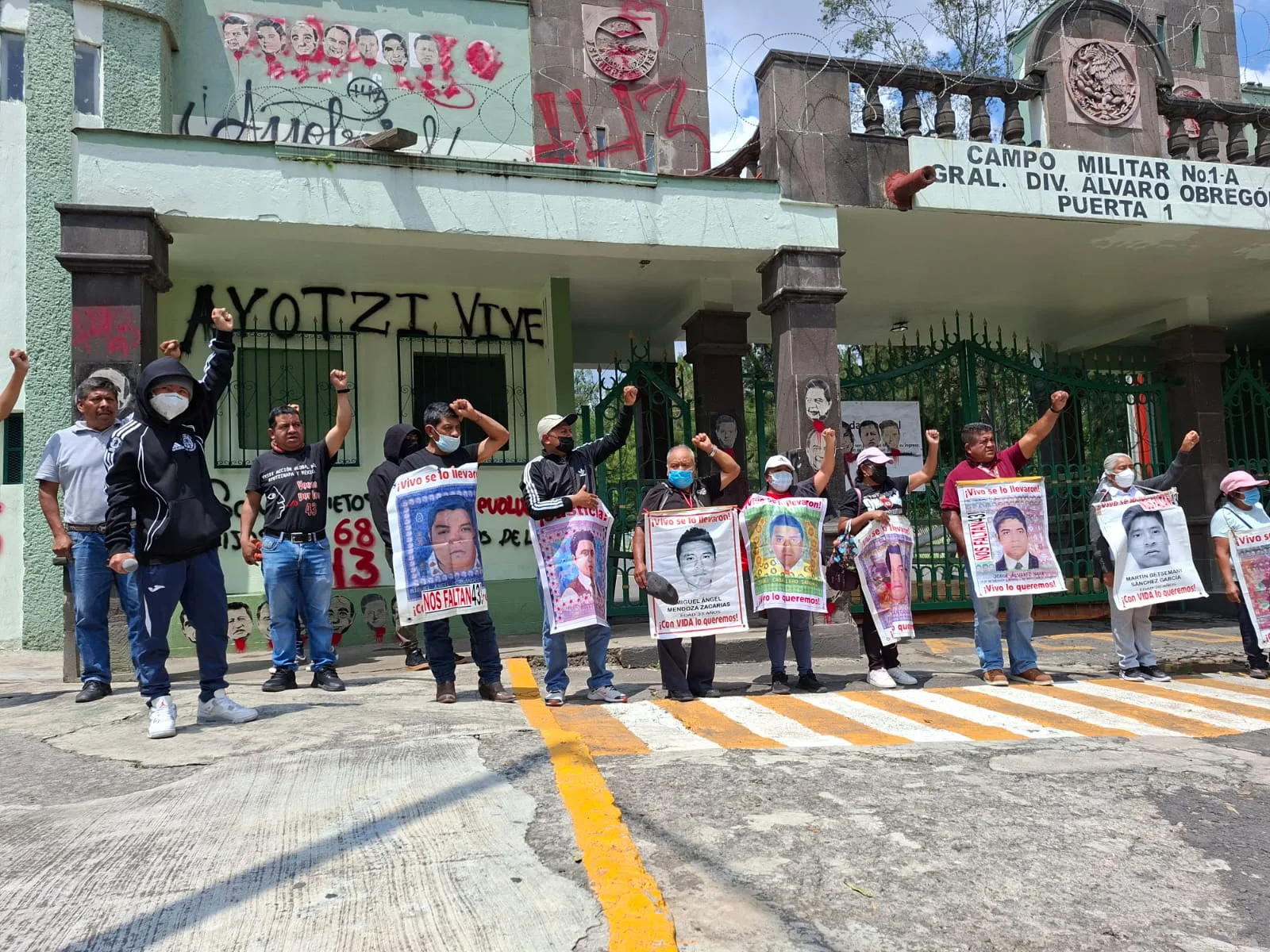 Mitin frente al Campo Militar No. 1: reclaman entrega de “800 folios” del caso Ayotzinapa