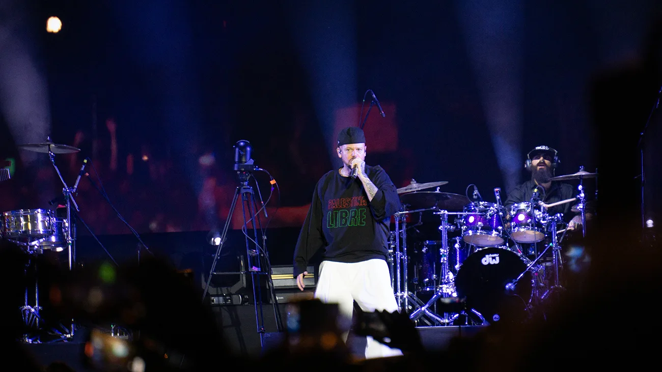 Residente convierte el Zócalo en un escenario de solidaridad con Palestina