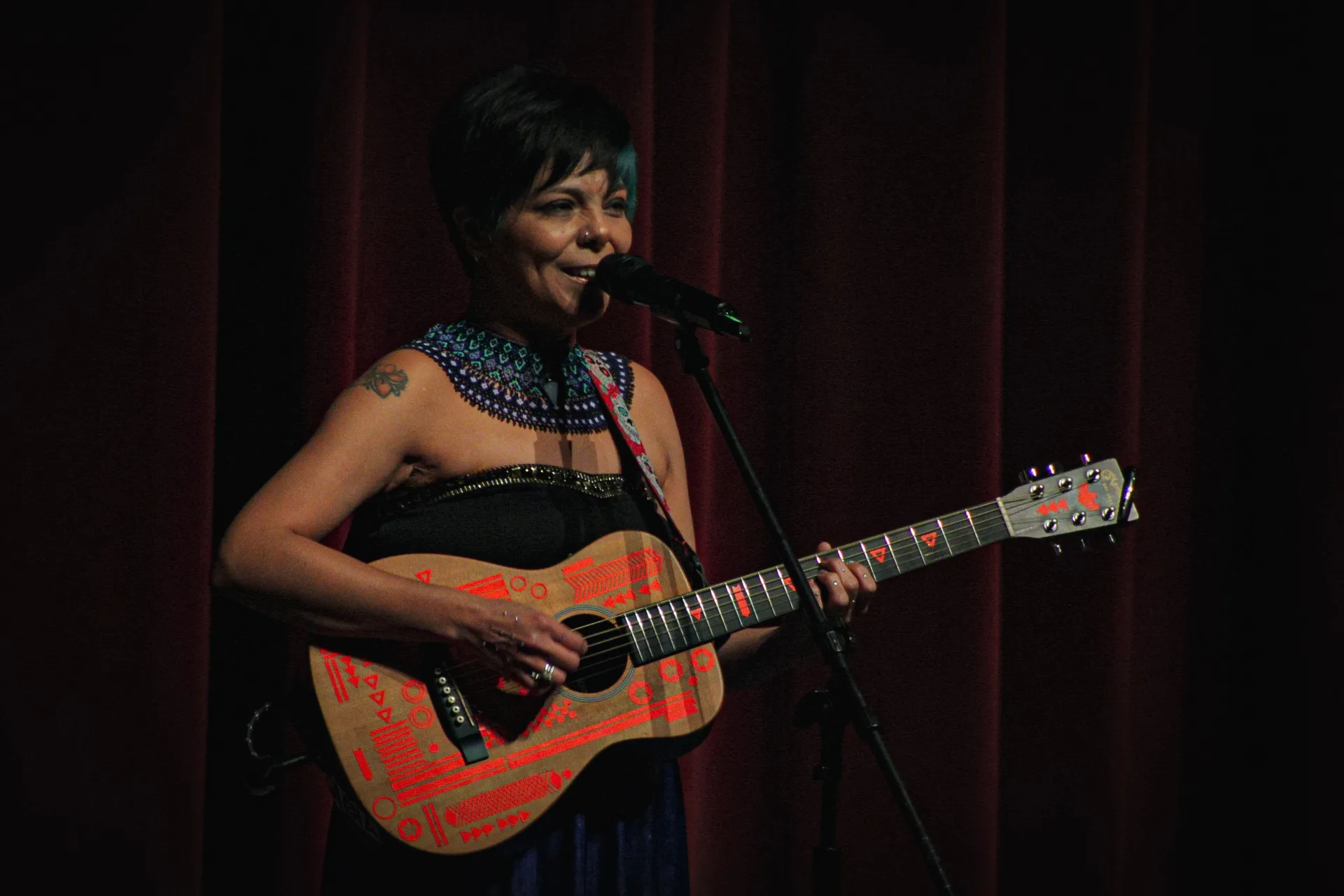 El Teatro de la Ciudad Esperanza Iris resonó en un grito sororo al finalizar la gira musical de Vivir Quintana "Fuimos Todas Tour 2025", quien estrenó su álbum "Cosas que sorprenden de la audiencia".Texto por Brigette Reyes / @briggete_reyes_fotografa Fotografías por Denisse Ureña / @denisseure_