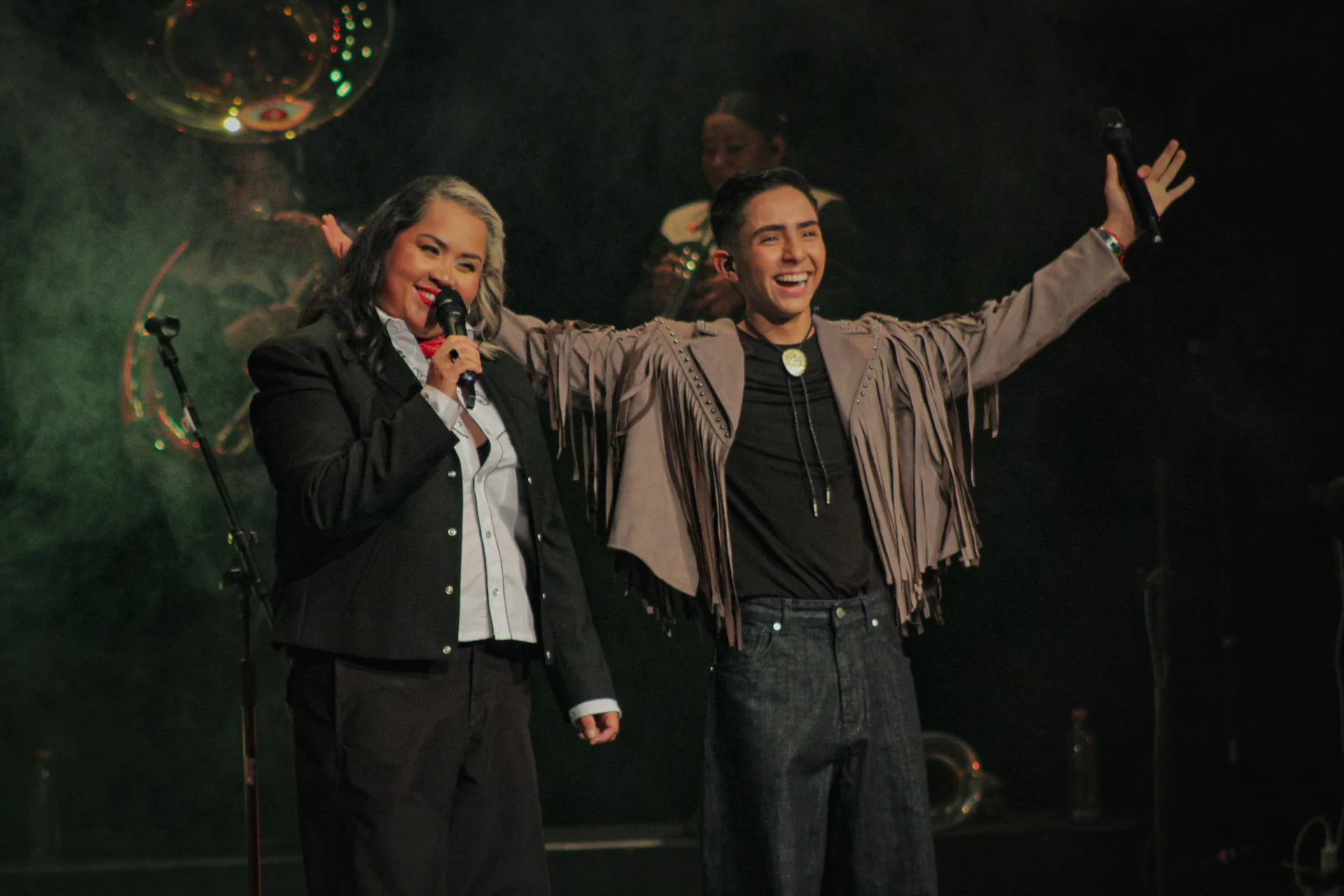 El Teatro de la Ciudad Esperanza Iris resonó en un grito sororo al finalizar la gira musical de Vivir Quintana "Fuimos Todas Tour 2025", quien estrenó su álbum "Cosas que sorprenden de la audiencia".Texto por Brigette Reyes / @briggete_reyes_fotografa Fotografías por Denisse Ureña / @denisseure_