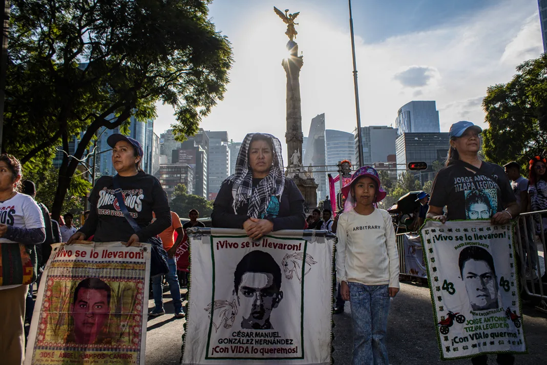 1761537234111 A 11 años del crimen de Ayotzinapa, familias denuncian simulación y exigen verdad al gobierno de Claudia Sheinbaum