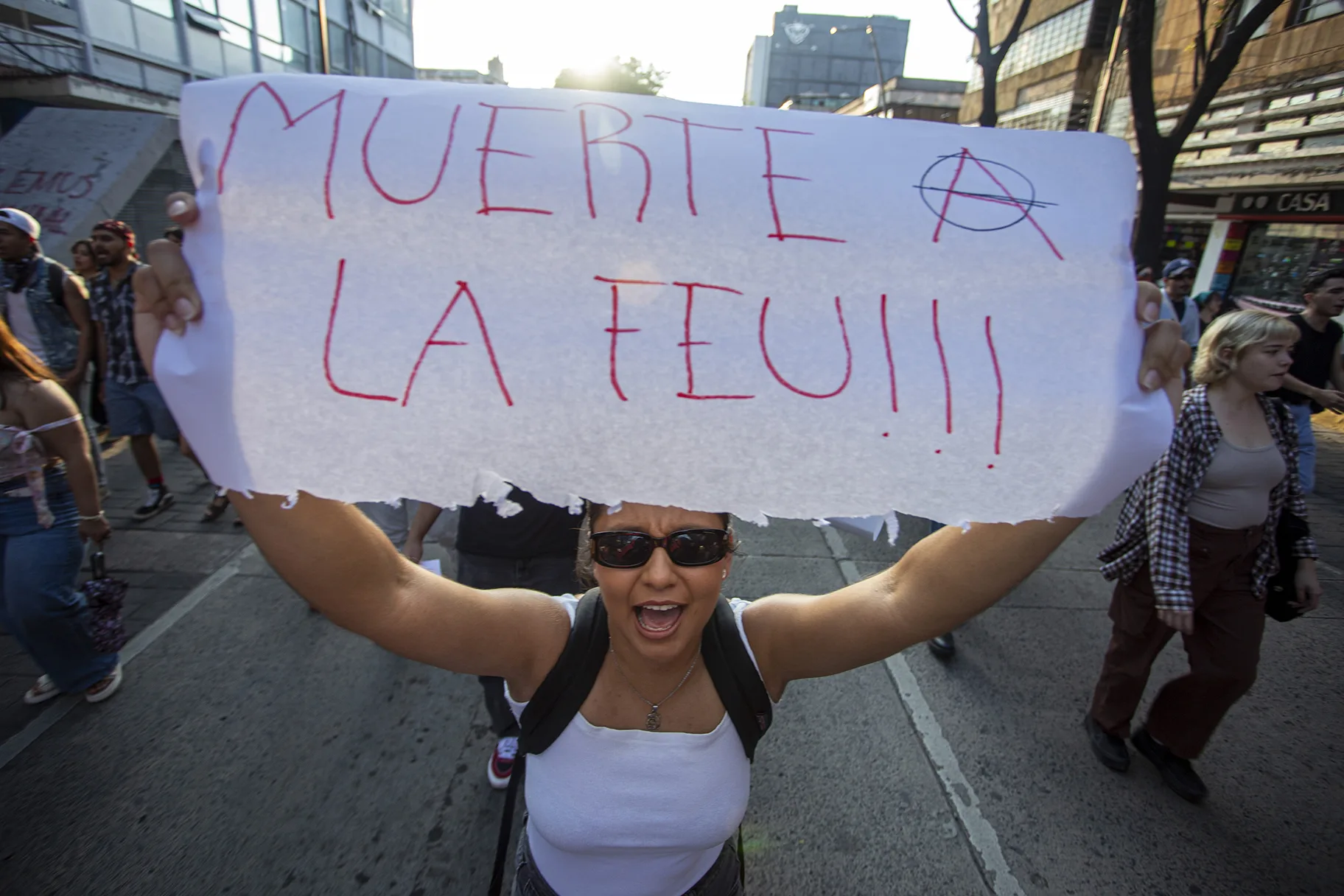 Estudiantes y colectivos de Guadalajara recuerdan el 2 de octubre con marcha y protesta