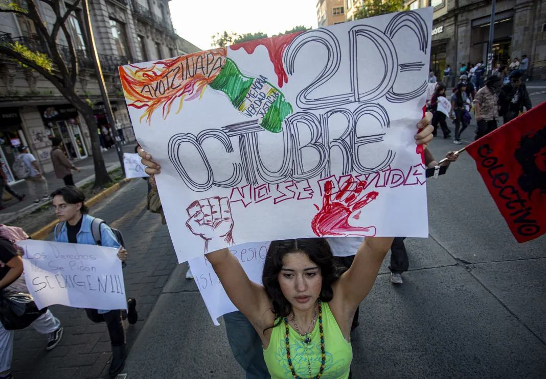 _MG_4430 Estudiantes y colectivos de Guadalajara recuerdan el 2 de octubre con marcha y protesta