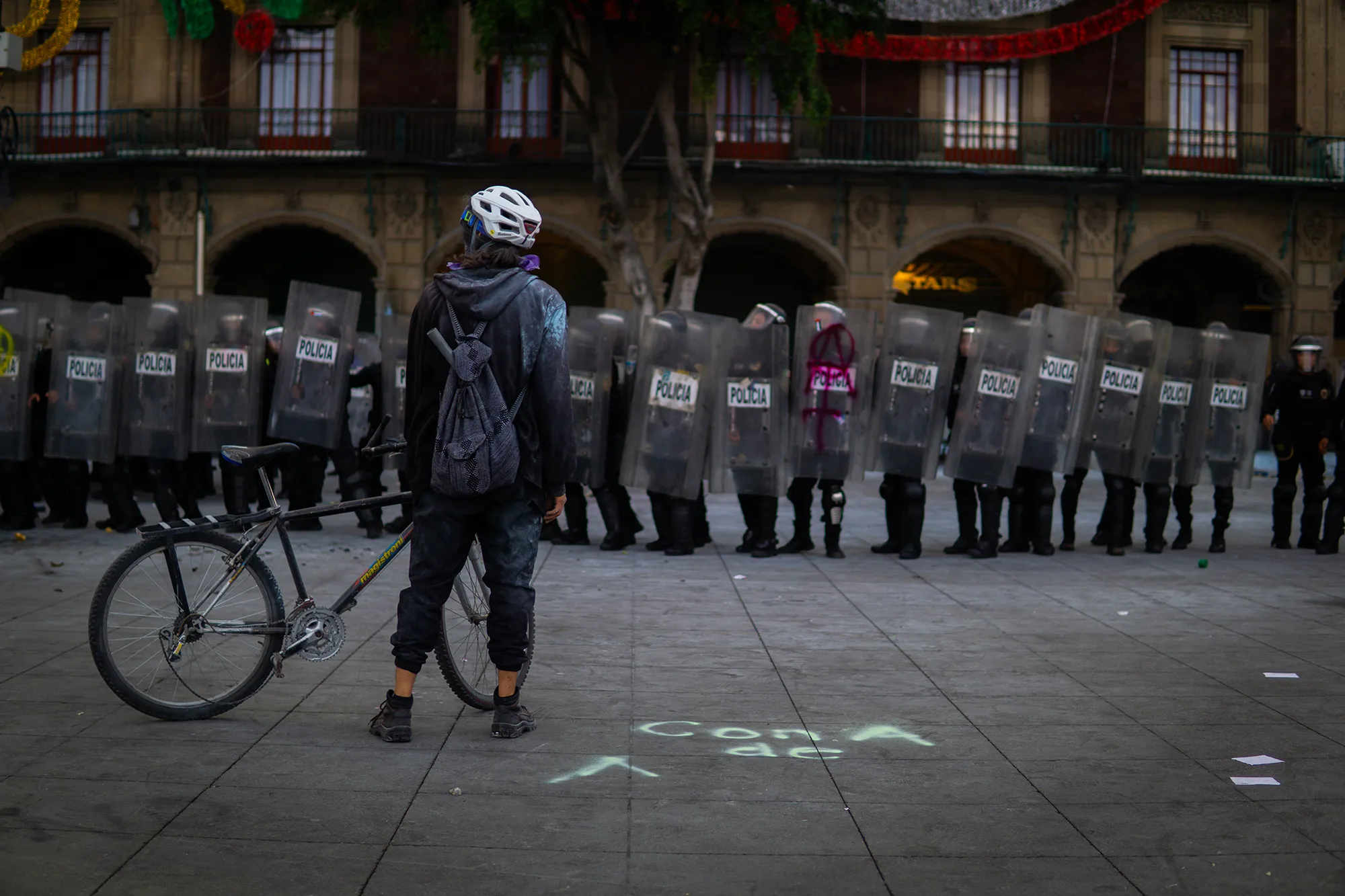 Marcha del 2 de octubre 2025 en CDMX: más de 10 mil asistentes y enfrentamientos en el Zócalo