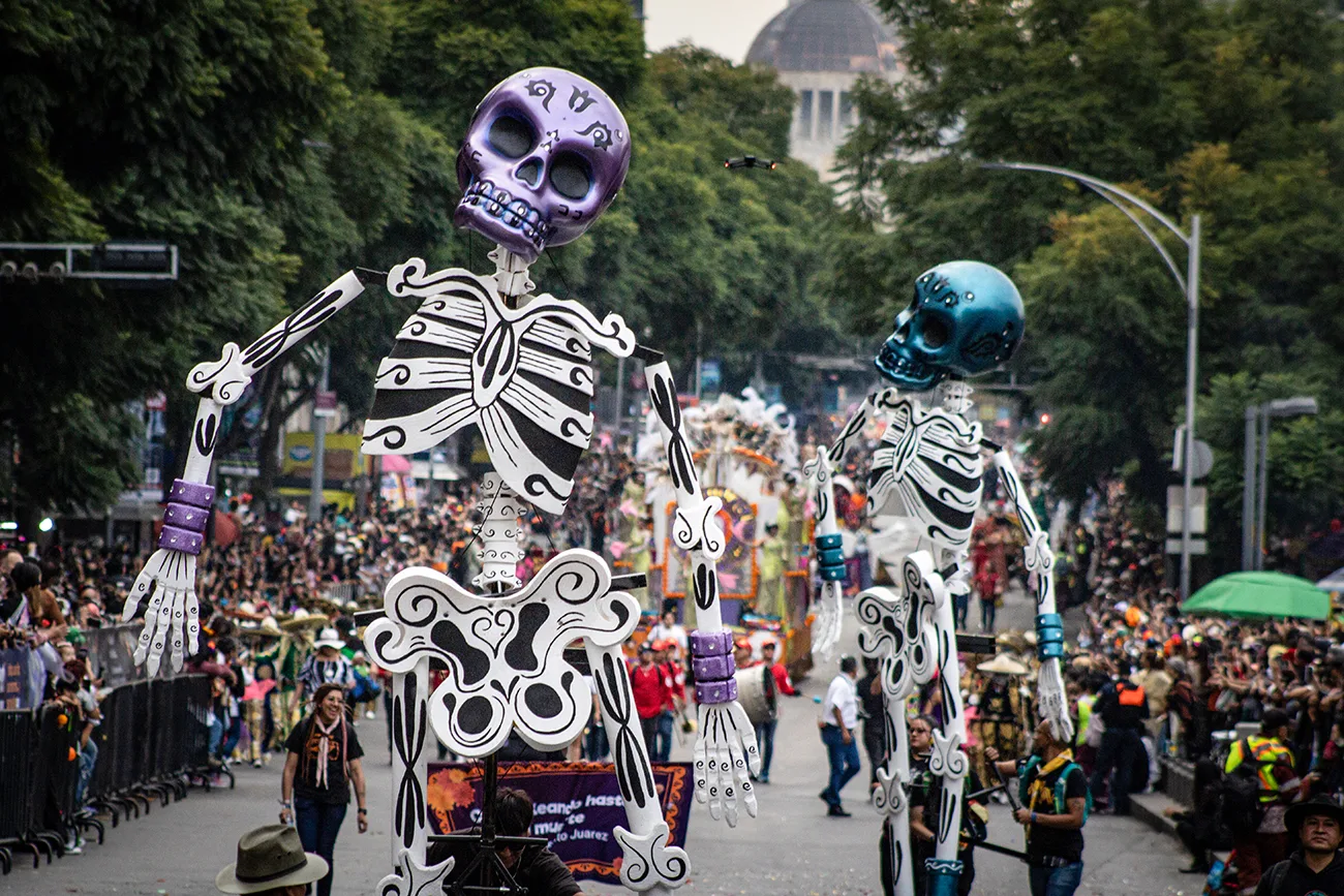 El Gran Desfile de Día de Muertos celebra la vida, la historia y la identidad mexicana