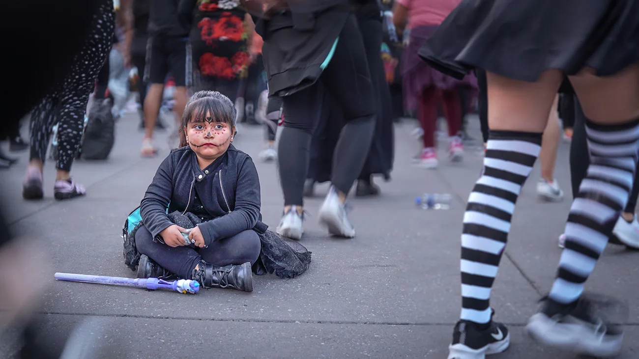 El Zócalo se llena de catrinas y ritmo con la Mega Clase de Baile Aeróbico