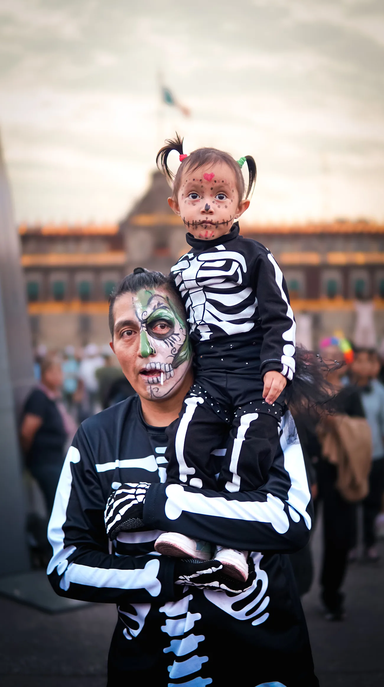 El Zócalo se llena de catrinas y ritmo con la Mega Clase de Baile Aeróbico