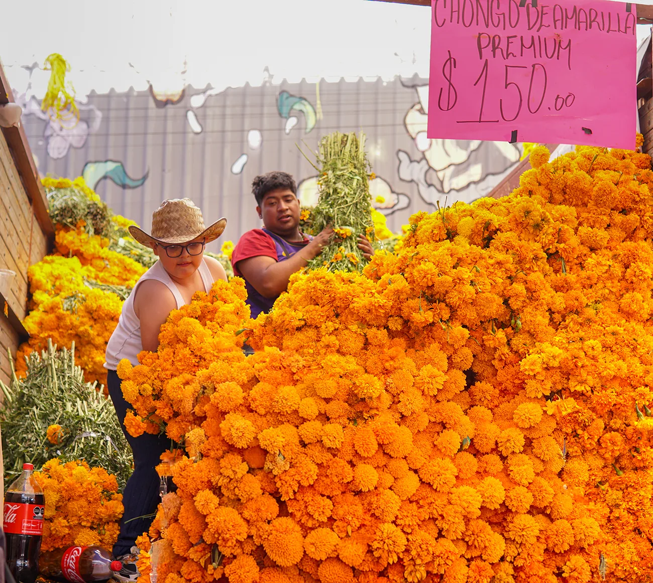 Entre flores, velas y aromas: así se vive el Día de Muertos en el Mercado Jamaica