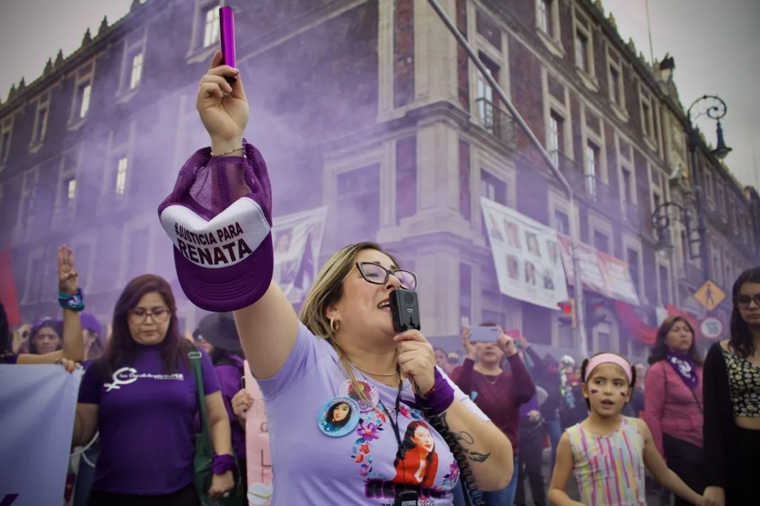 Mujeres feministas, sobrevivientes, familiares víctimas de feminicidio y de desapariciones forzadas tomaron las calles para romper el silencio ante los casos de violencia de género que continúan impunes en el México, en el marco de 25N. Mujeres feministas, sobrevivientes, familiares víctimas de feminicidio y de desapariciones forzadas tomaron las calles para romper el silencio ante los casos de violencia de género que continúan impunes en el México, en el marco de 25N.