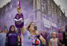 “¡No llegamos todas!”: La marcha por el 25N evidencia la falta de acción hacia los casos de violencia de género y desapariciones Mujeres feministas, sobrevivientes, familiares víctimas de feminicidio y de desapariciones forzadas tomaron las calles para romper el silencio ante los casos de violencia de género que continúan impunes en el México, en el marco de 25N.