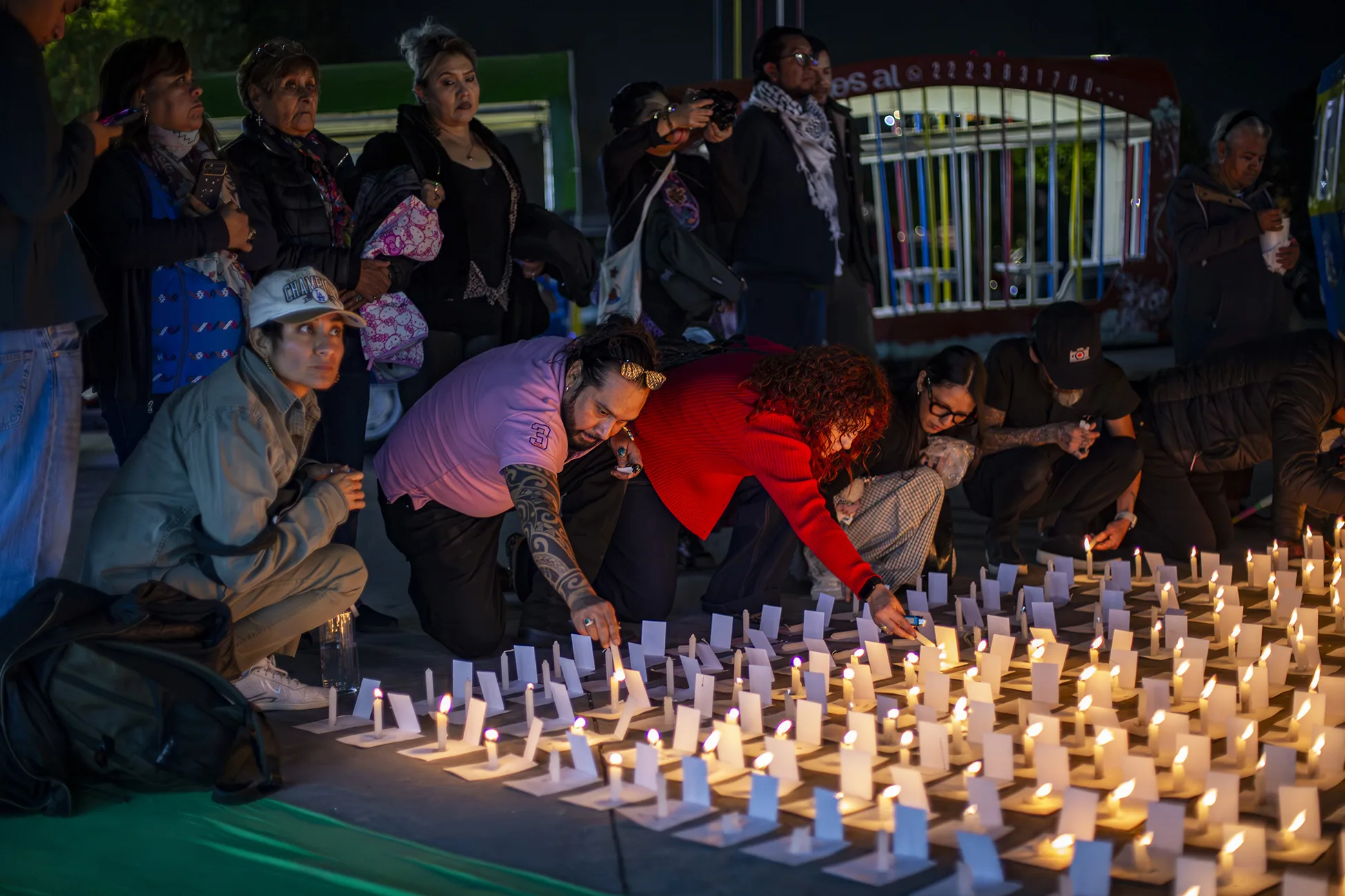 En el Encuentro Fotográfico México realizan pase de lista por periodistas asesinados en Palestina y México en la plaza de Cholula