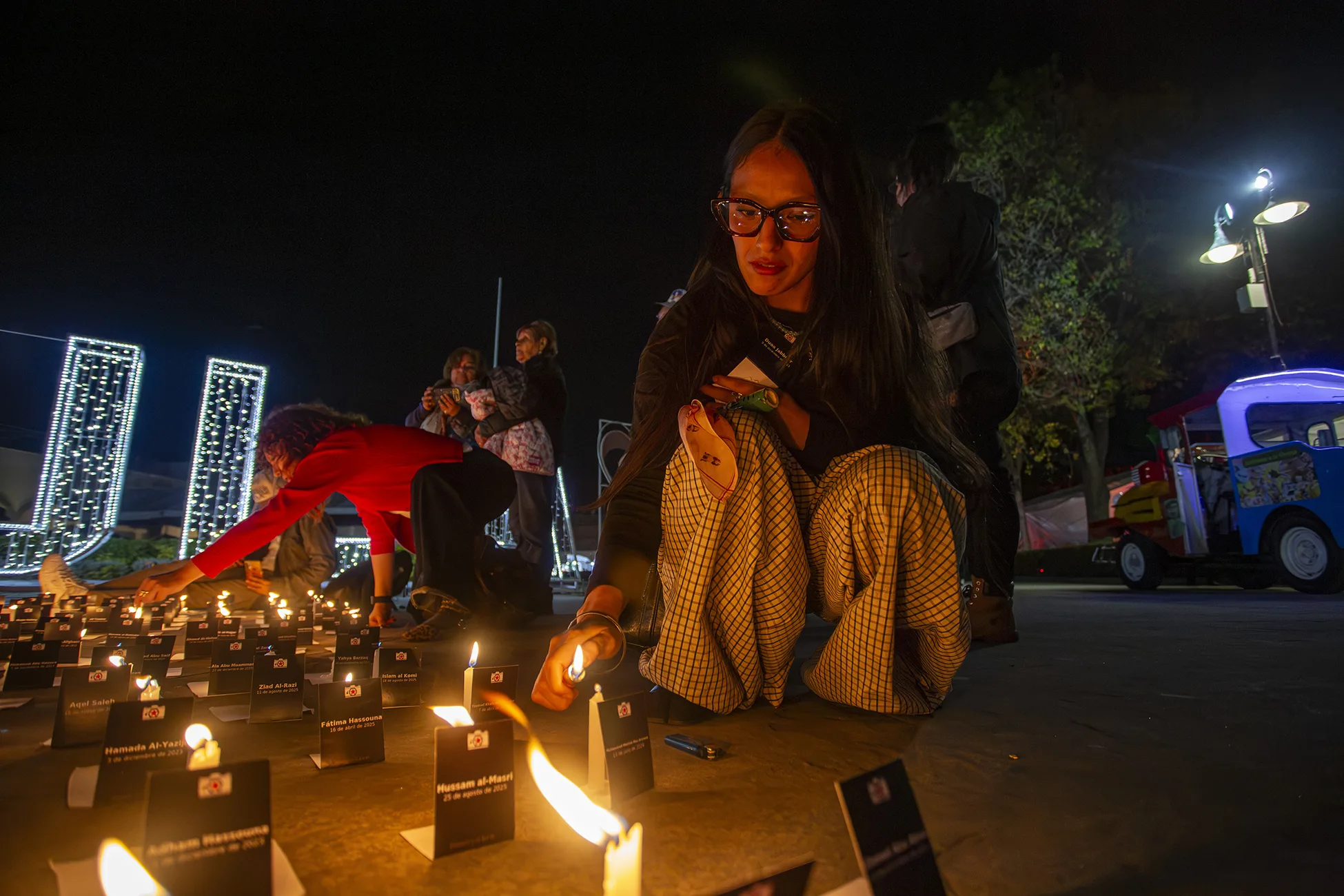 En el Encuentro Fotográfico México realizan pase de lista por periodistas asesinados en Palestina y México en la plaza de Cholula