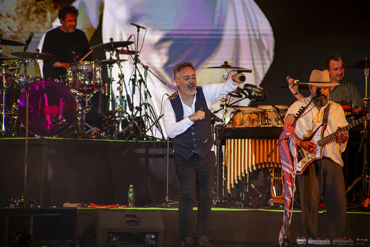 Love of Lesbian inaugura el Foro FIL