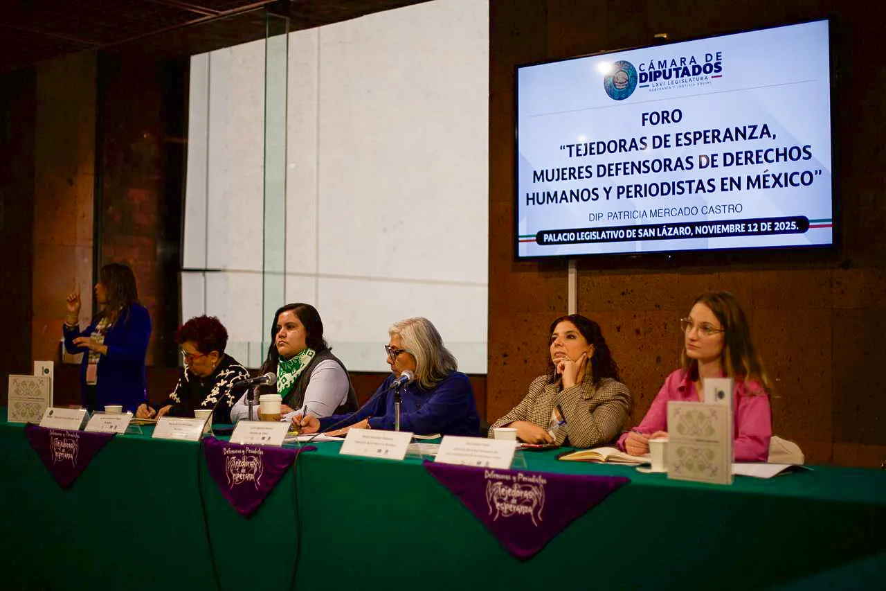 Presentan en San Lázaro el libro Hilando Historias, Tejiendo Esperanza: voces de mujeres defensoras y periodistas llaman a cuidar la memoria y garantizar protección