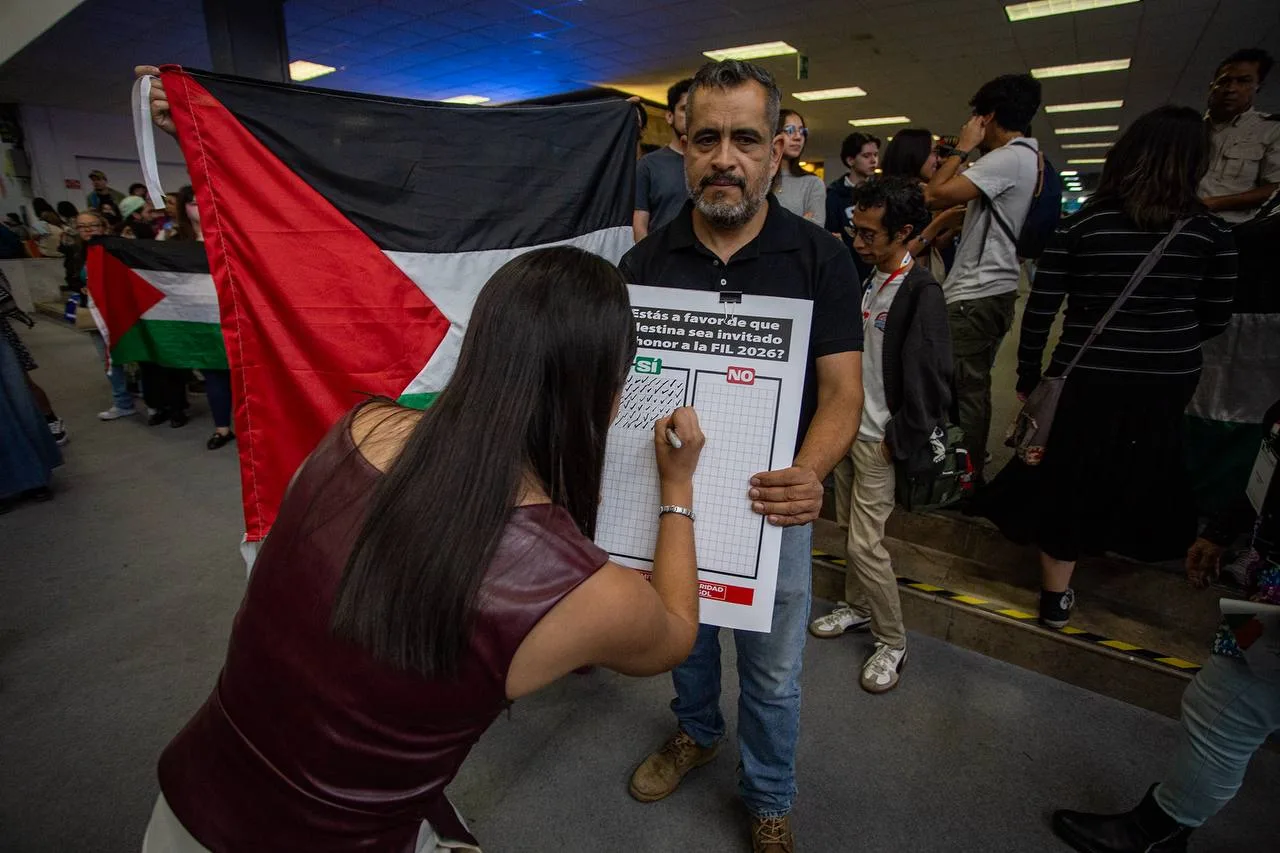“Queremos a Palestina en la FIL”: Manifestantes exigen que Palestina sea el próximo invitado de honor