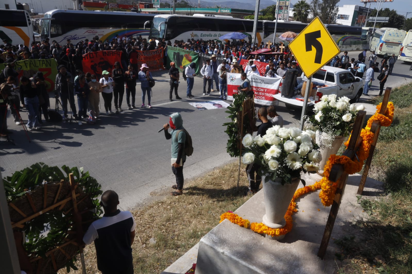 A 14 años del asesinato de Jorge Alexis y Gabriel, normalistas marchan en Guerrero para exigir justicia