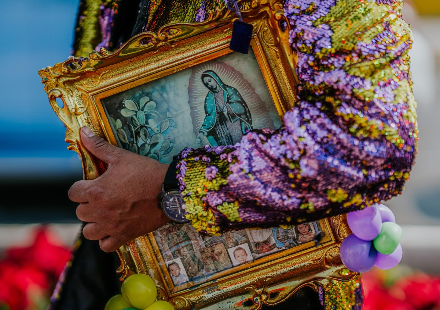 Payasos peregrinan hacia la Basílica de Guadalupe en la Ciudad de México