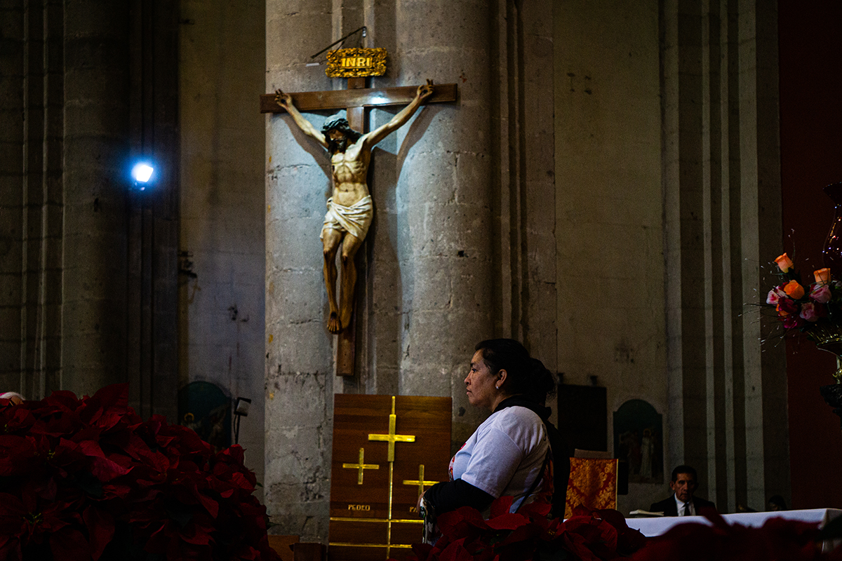 Ayotzinapa: a 135 meses, marchan a la Basílica