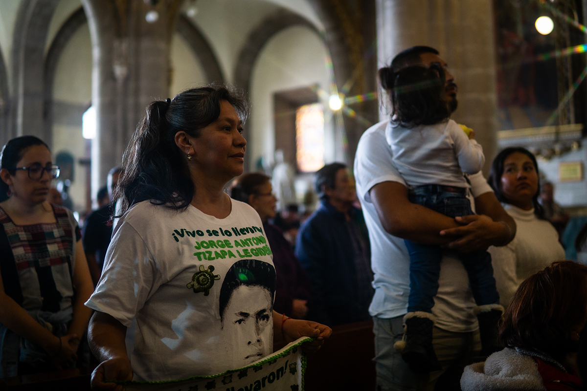 Ayotzinapa: a 135 meses, marchan a la Basílica