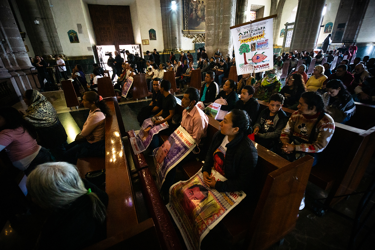 Ayotzinapa: a 135 meses, marchan a la Basílica