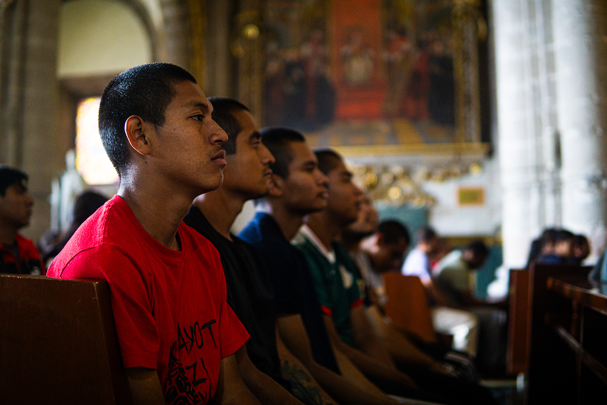 Ayotzinapa: a 135 meses, marchan a la Basílica