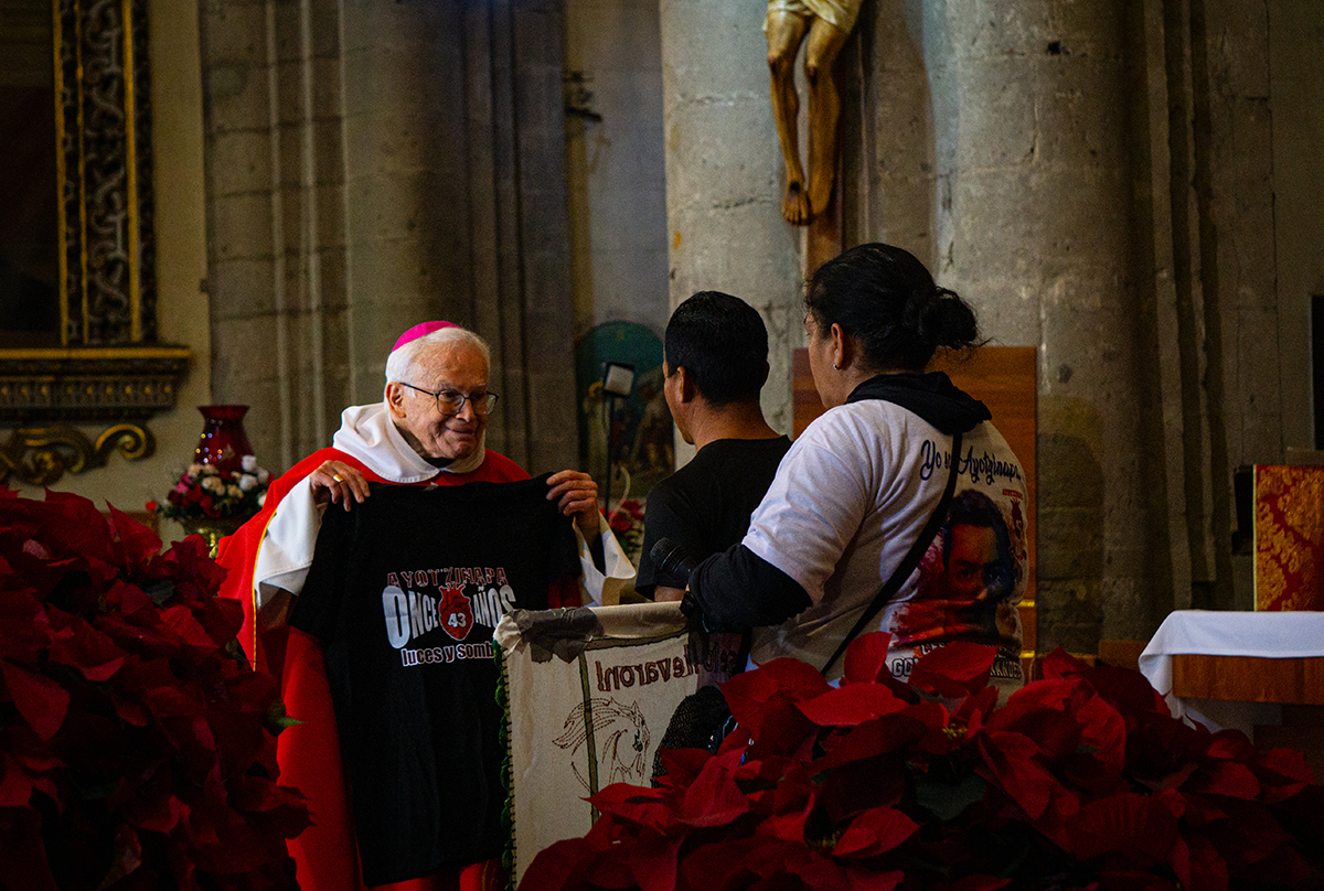 Ayotzinapa: a 135 meses, marchan a la Basílica