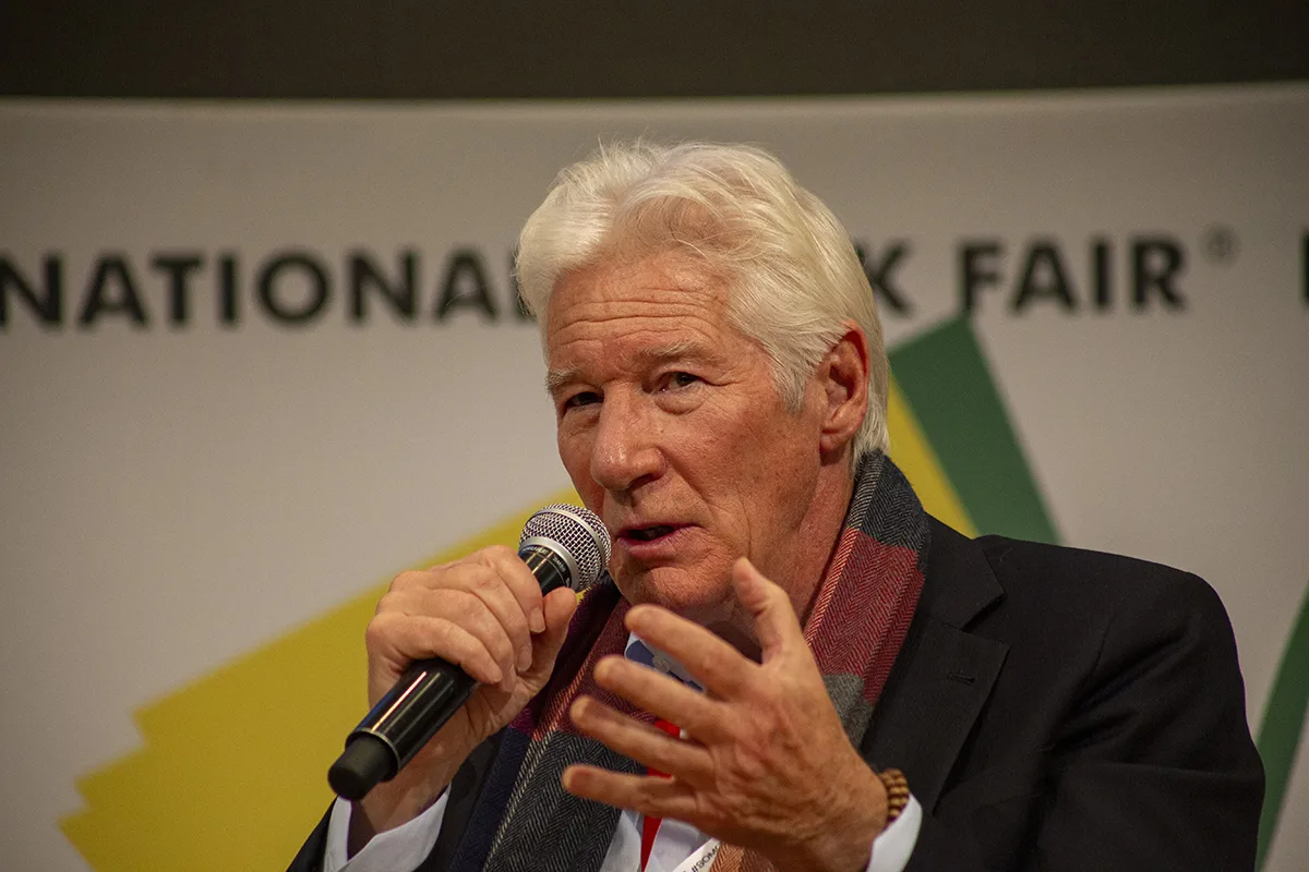 Richard Gere y Alicia Bárcena llaman a una “custodia compartida del planeta” en la FIL Guadalajara
