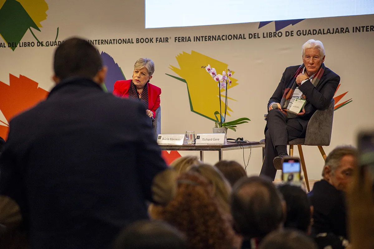 Richard Gere y Alicia Bárcena llaman a una “custodia compartida del planeta” en la FIL Guadalajara