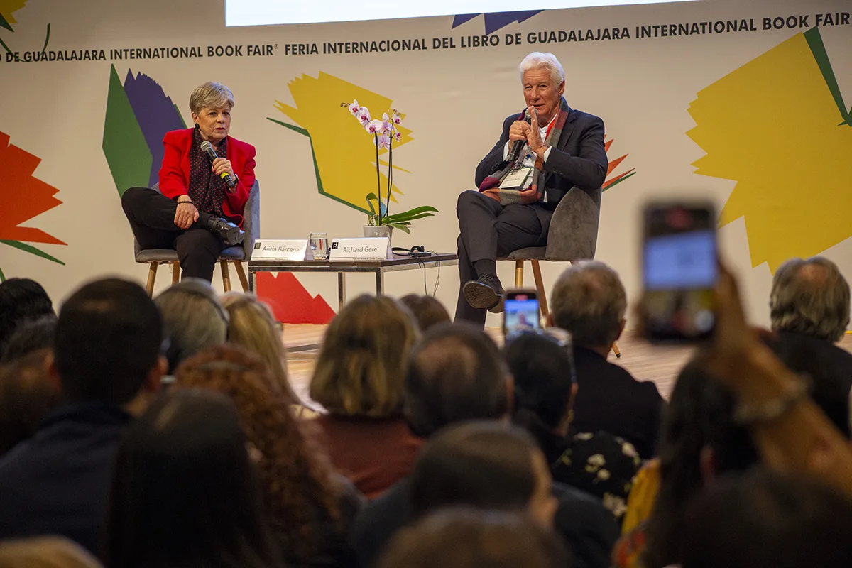 Richard Gere y Alicia Bárcena llaman a una “custodia compartida del planeta” en la FIL Guadalajara