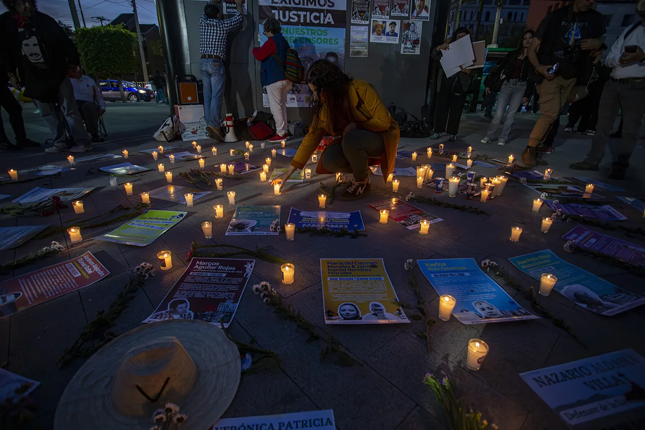 Realizan velada en la FIL Guadalajara para exigir justicia por Marcos Aguilar y los defensores asesinados en Jalisco