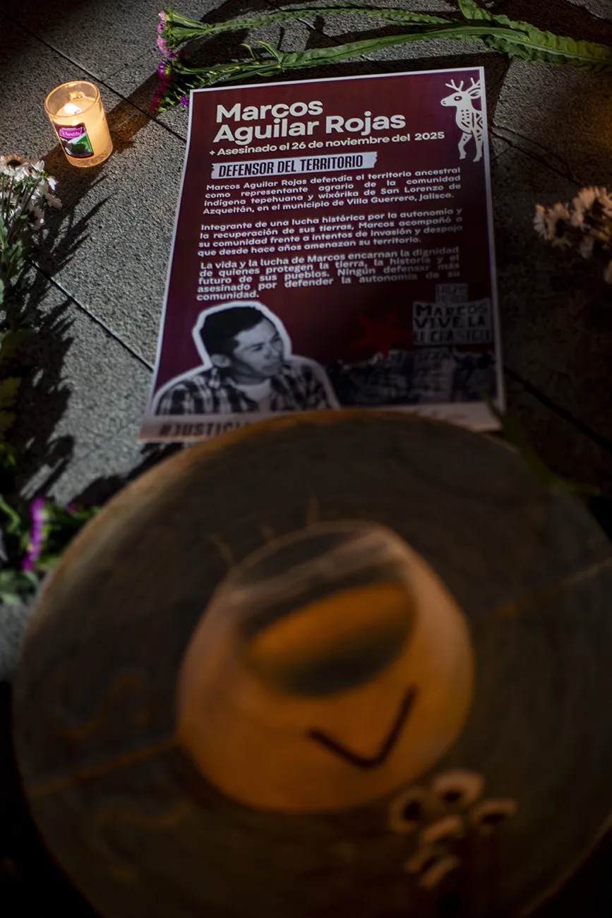 Realizan velada en la FIL Guadalajara para exigir justicia por Marcos Aguilar y los defensores asesinados en Jalisco