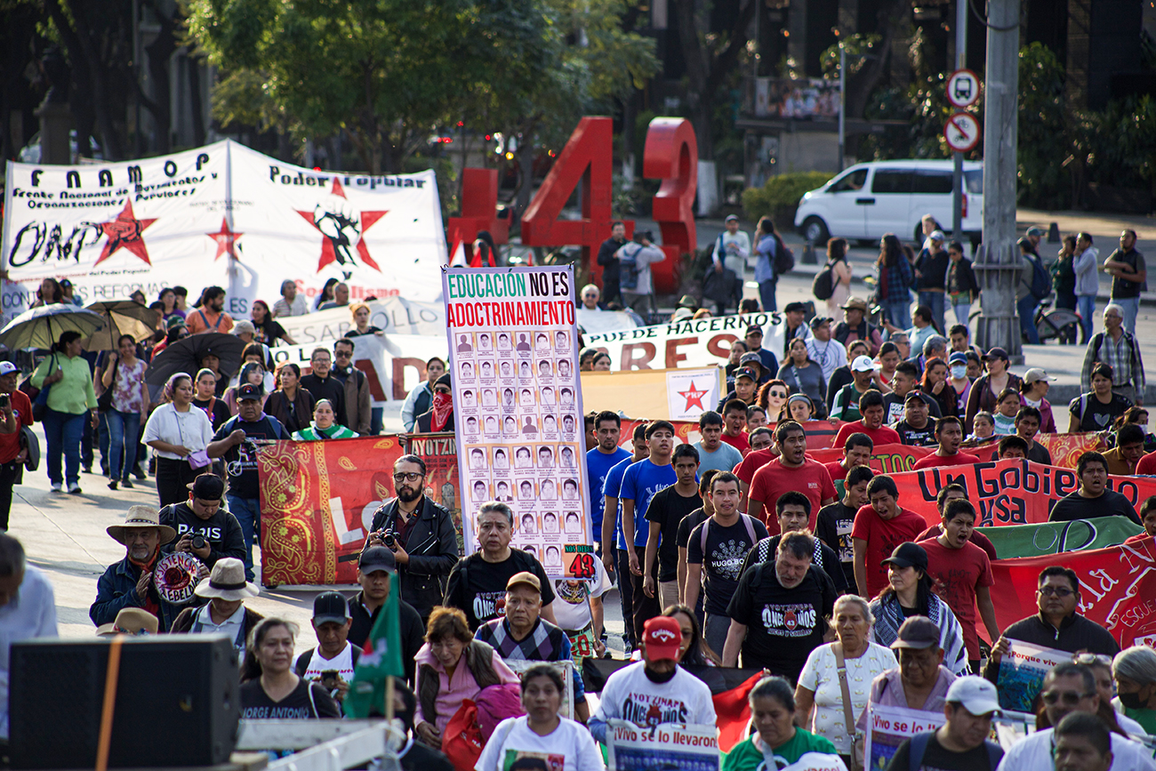 Poder Judicial ordena al Ejército entregar 853 folios de inteligencia sobre Ayotzinapa ocultados desde 2014