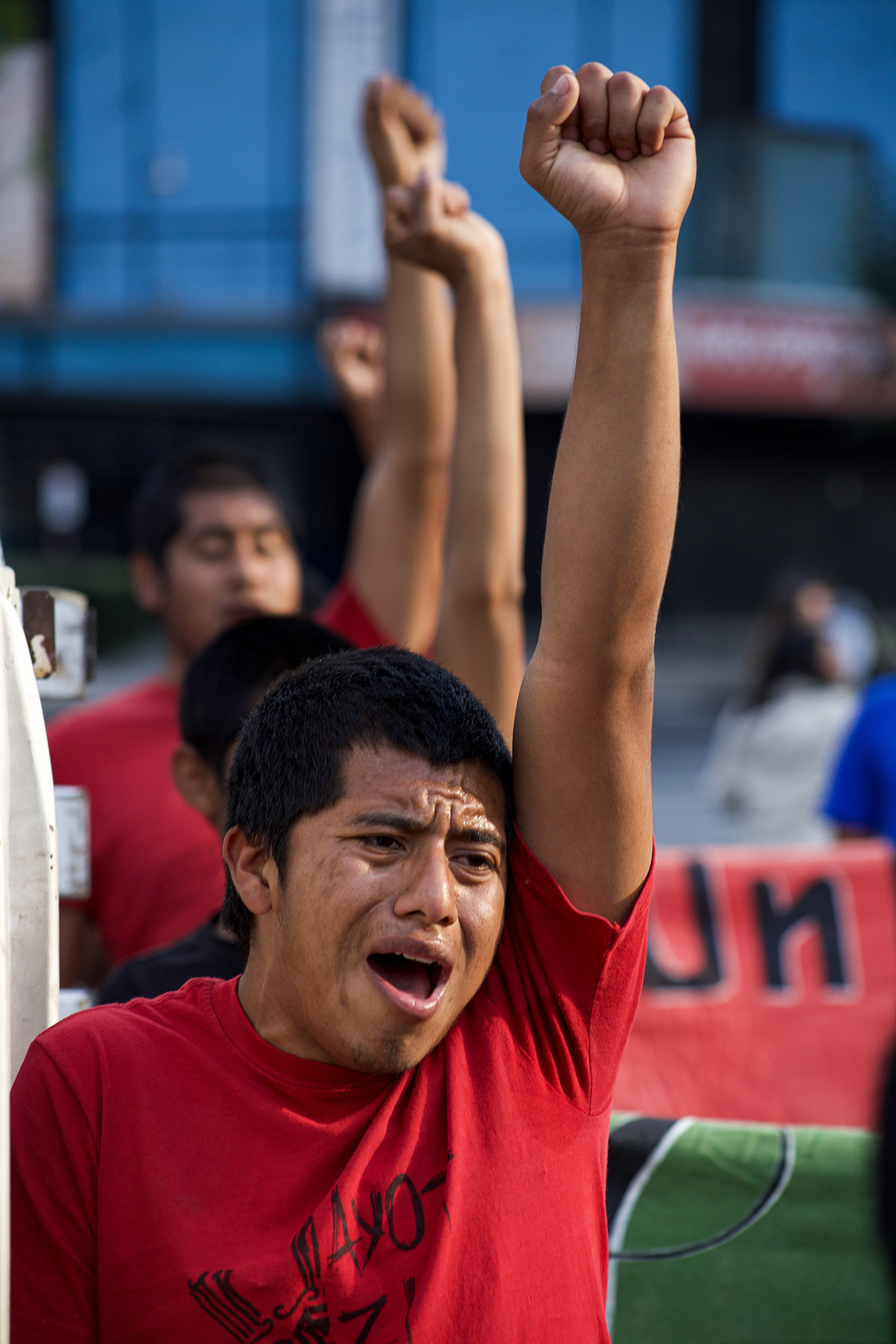 “No vamos a dejar de luchar hasta saber la verdad”: padres y madres de los 43 marchan en CDMX