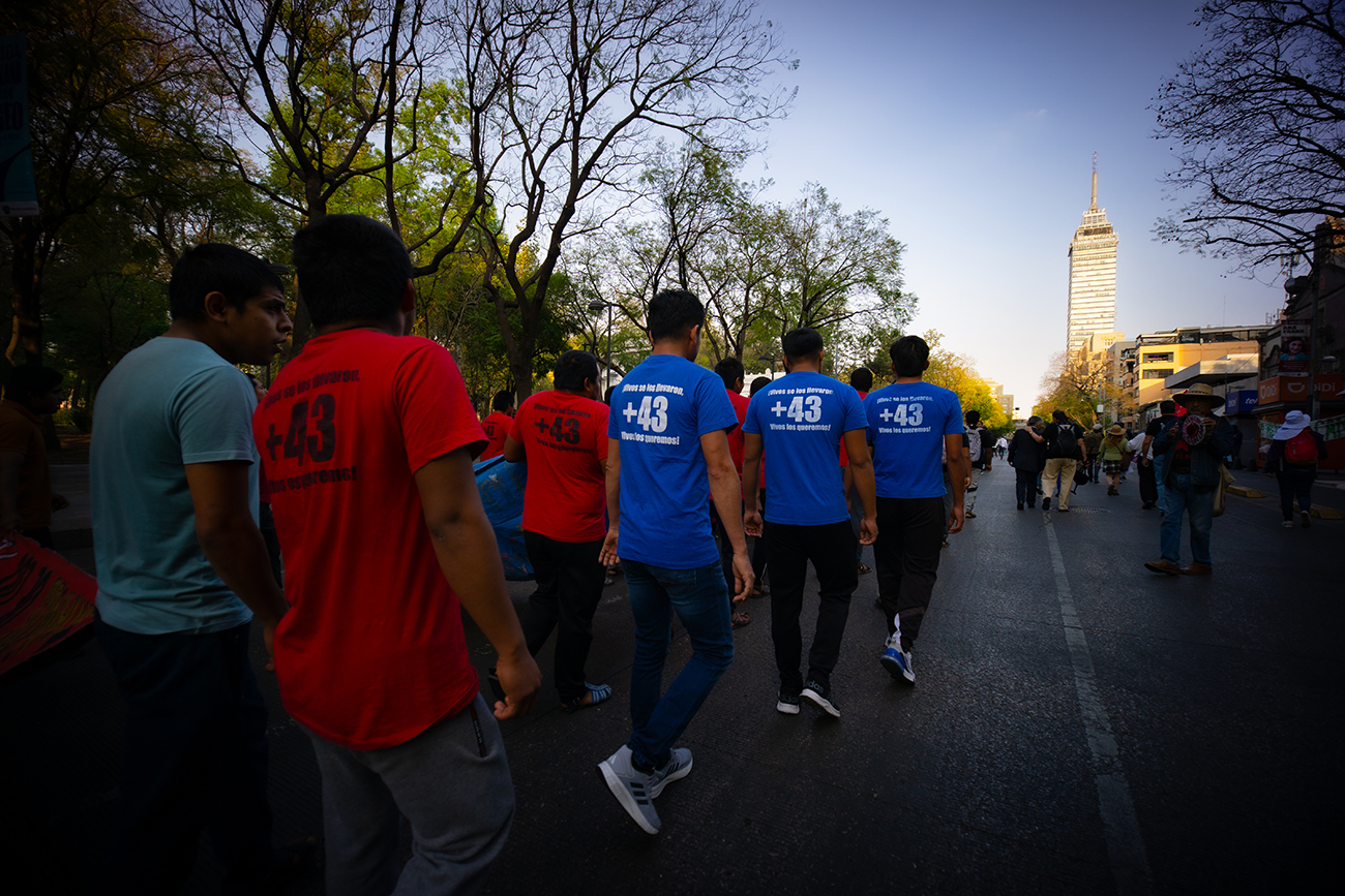 “No vamos a dejar de luchar hasta saber la verdad”: padres y madres de los 43 marchan en CDMX
