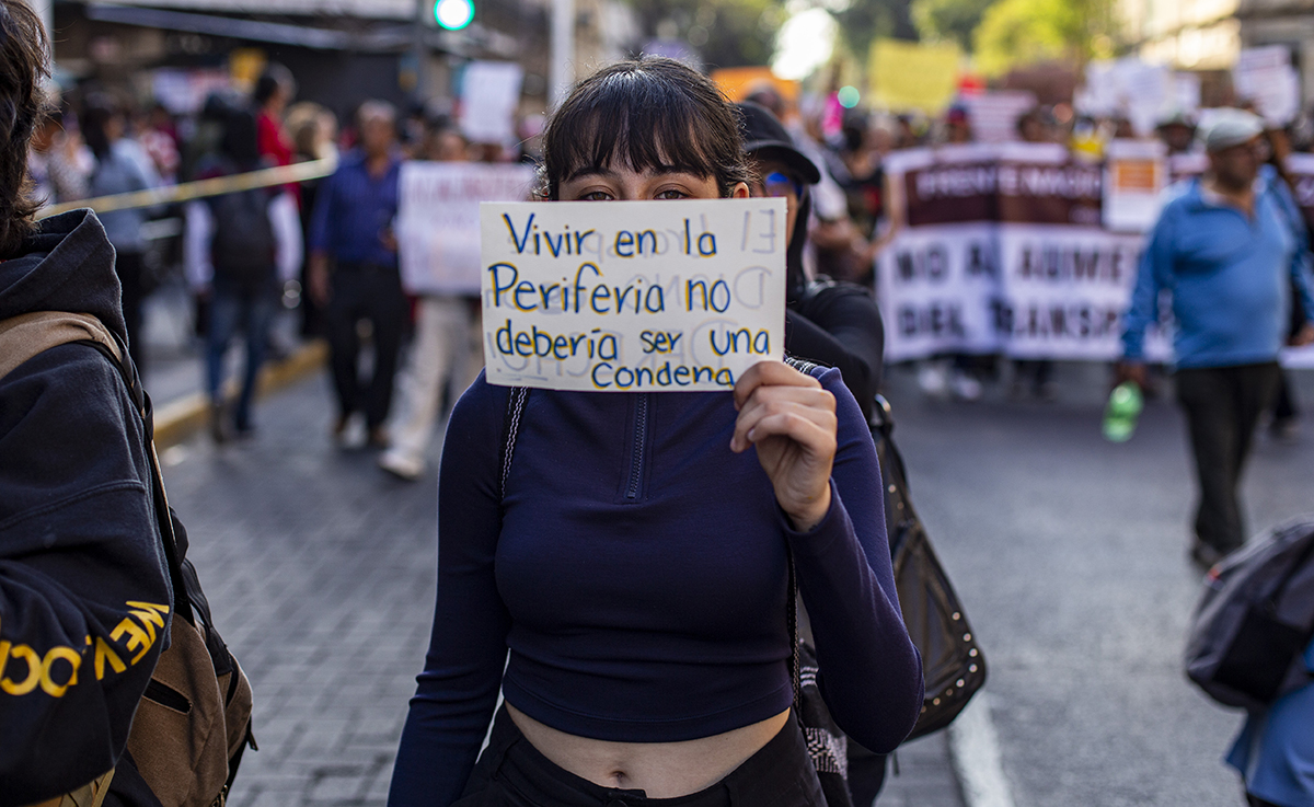 Marcha contra el tarifazo al transporte en Jalisco termina con detenciones de estudiantes