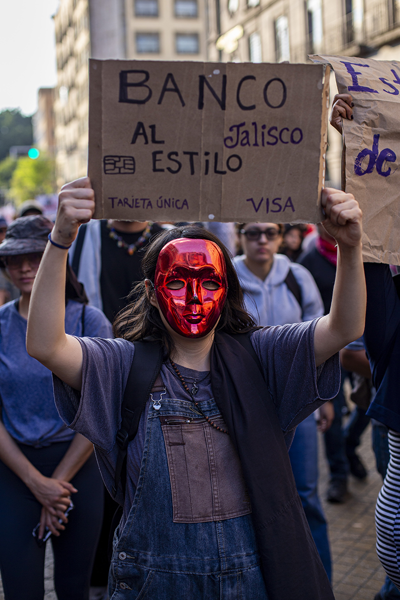 Marcha contra el tarifazo al transporte en Jalisco termina con detenciones de estudiantes