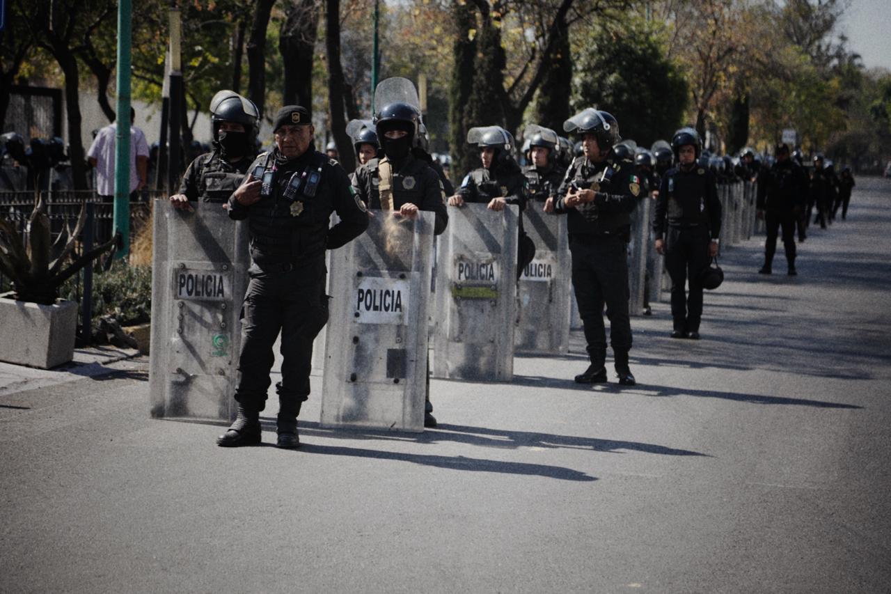 Protestan en la Embajada de Estados Unidos en CDMX contra la intervención militar en Venezuela